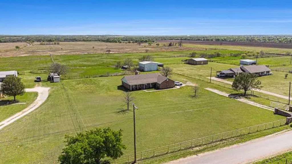 2530 County Road 1107a, Cleburne