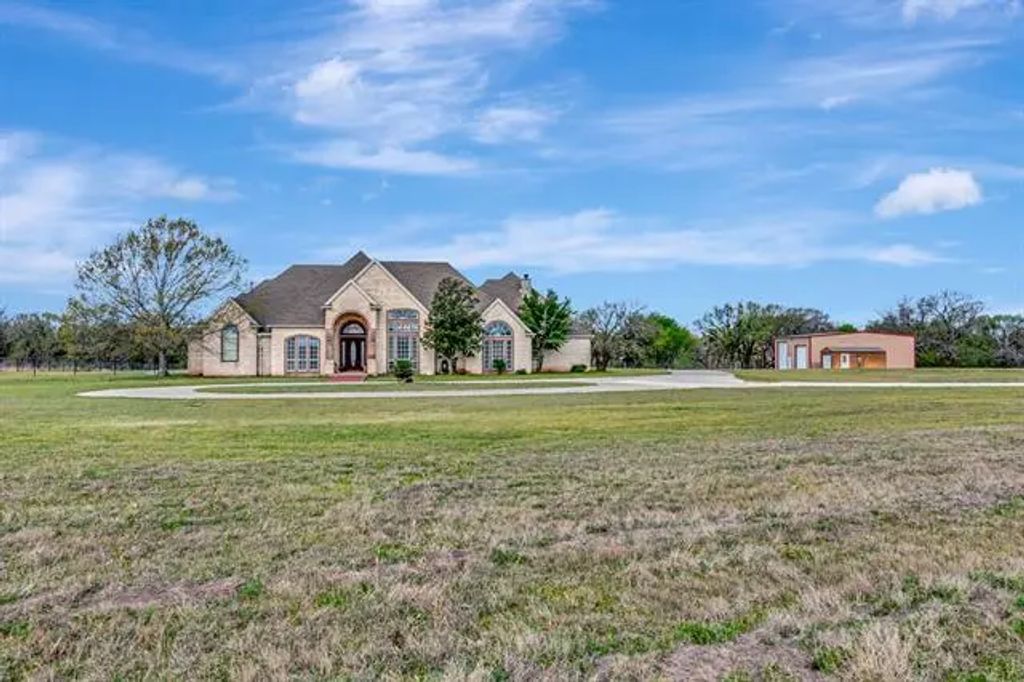 260 County Road 1325, Bridgeport