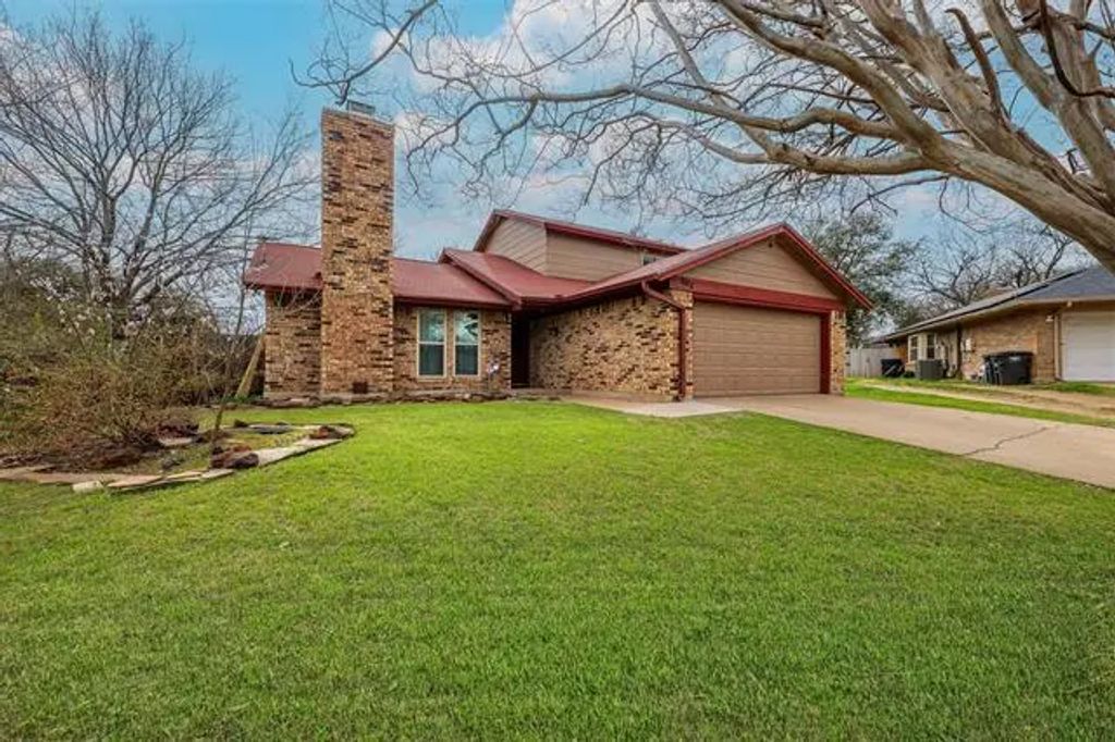 7008 Natchez Court, Fort Worth