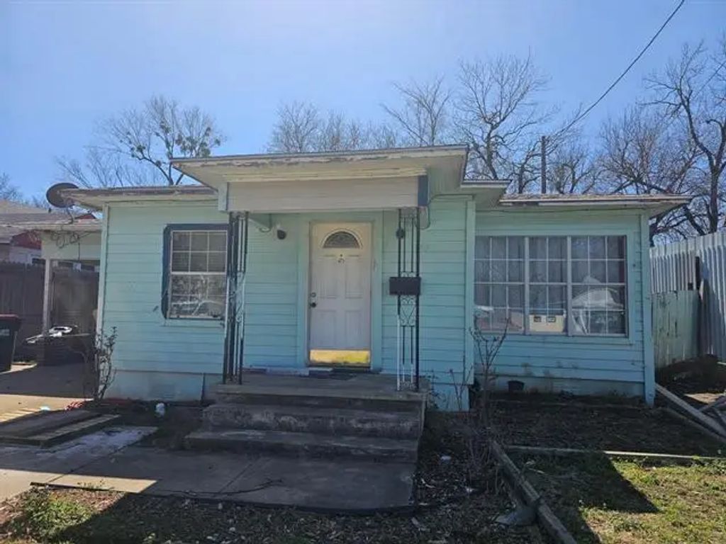 330 Pine Bluff, Paris