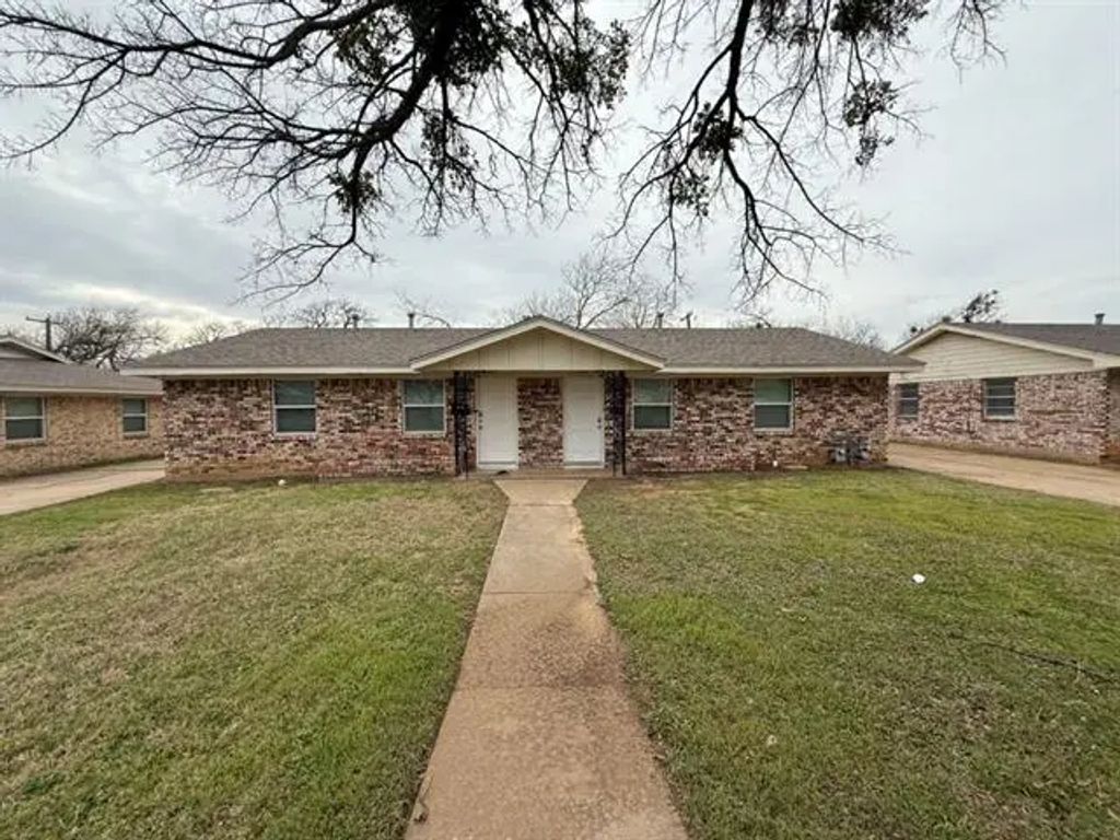 2512 Normont Circle, Fort Worth