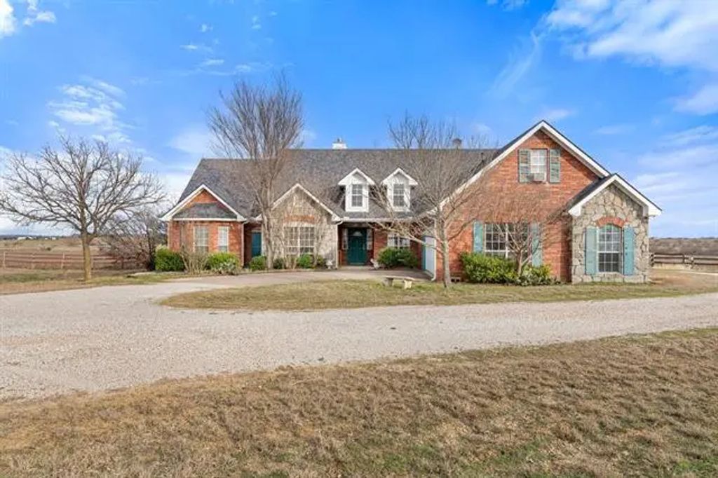 1690 Lawlis Lane, Sanger