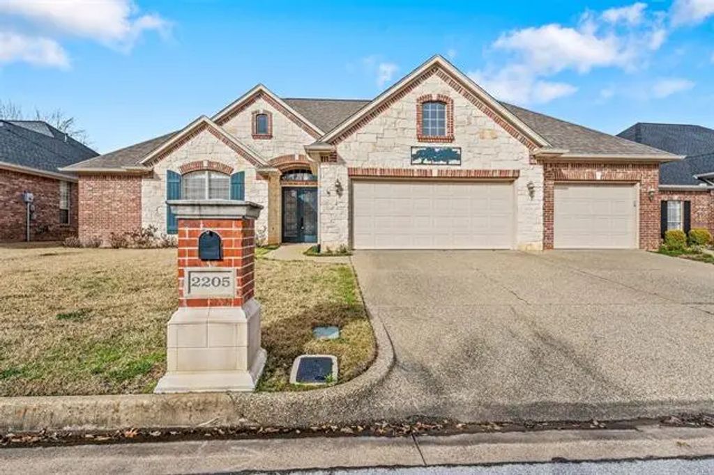 2205 Dover, Tyler
