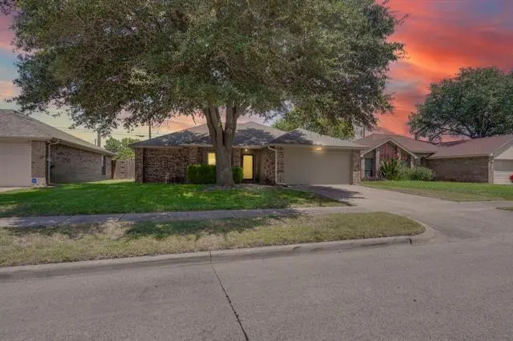 804 Simon Drive, Cedar Hill