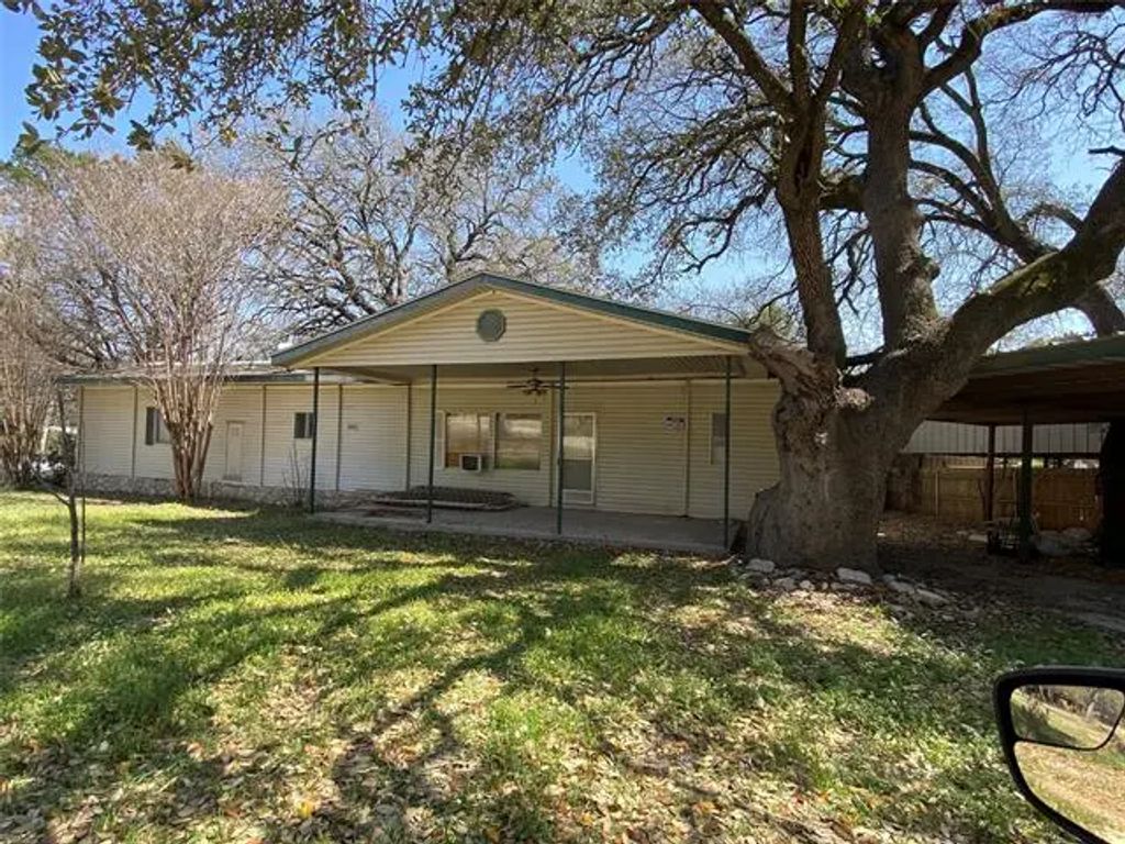 100 County Road 1745, Clifton