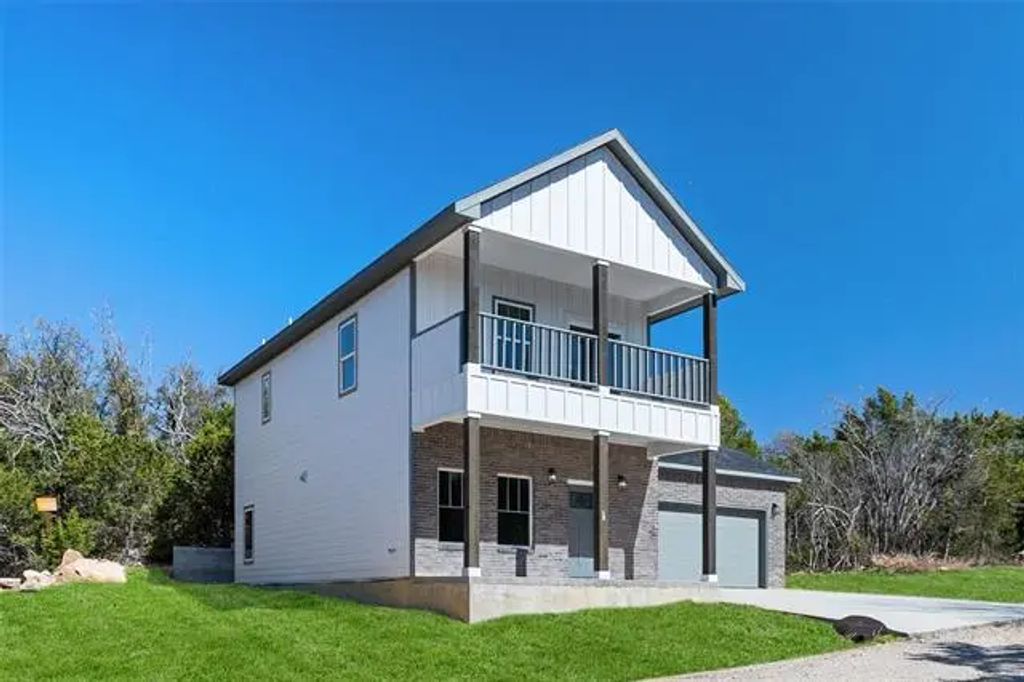 2100 Cactus Alley, Granbury