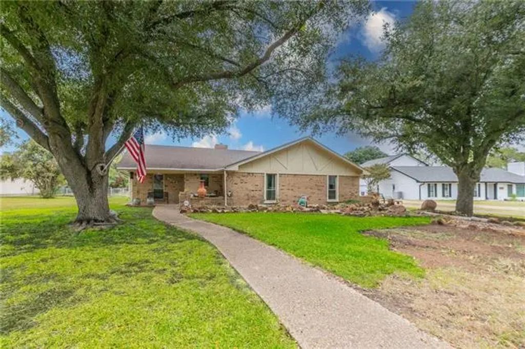 8642 Briargrove Drive, Woodway