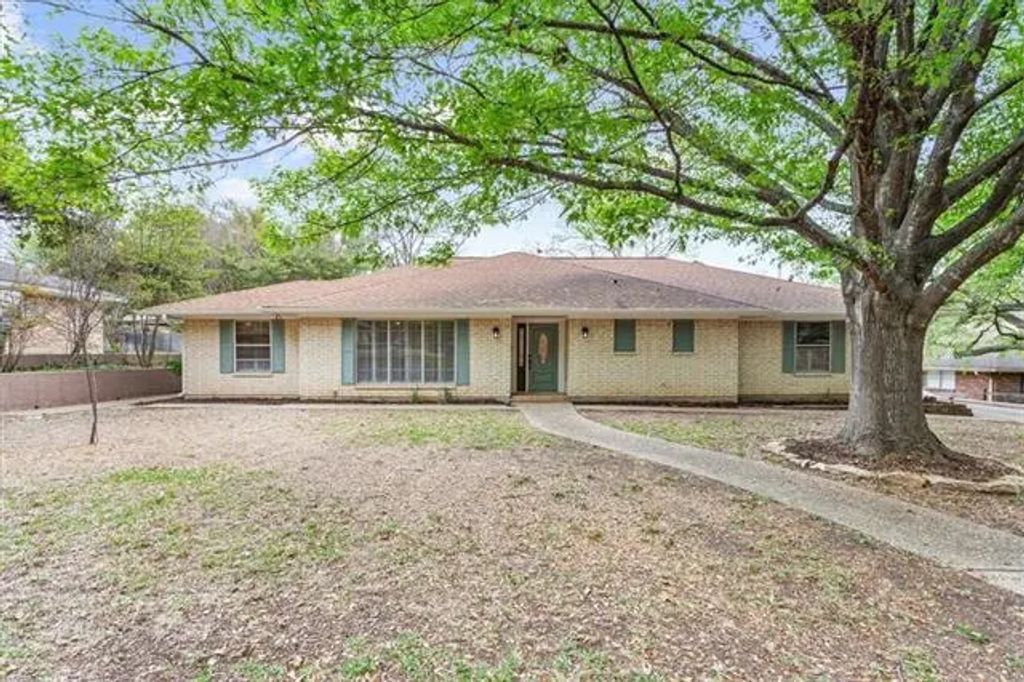 1705 Live Oak Valley Circle, Waco