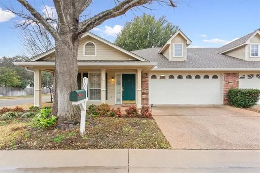 100 Village Circle, Waco