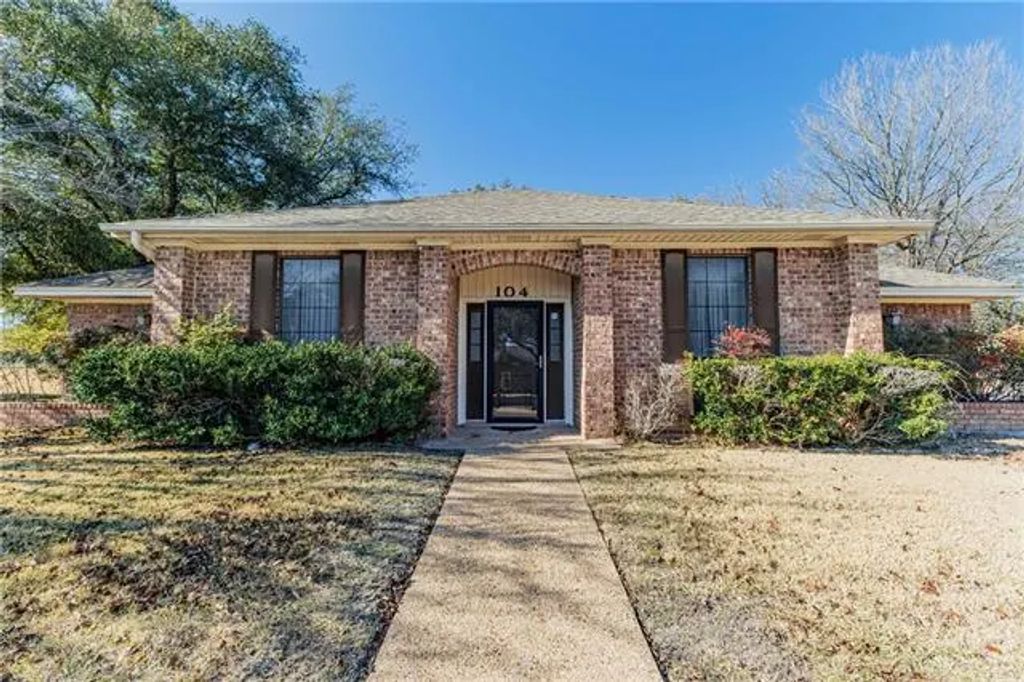 104 Virginia Drive, Hewitt