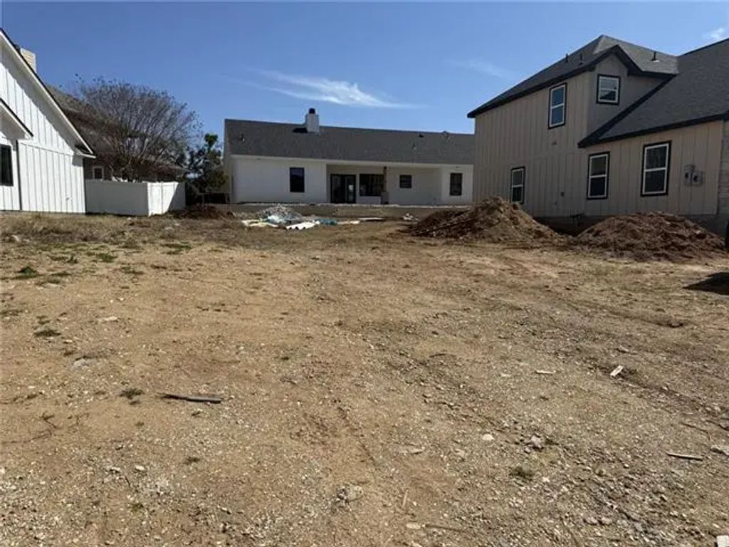313 Heather Run, Woodway