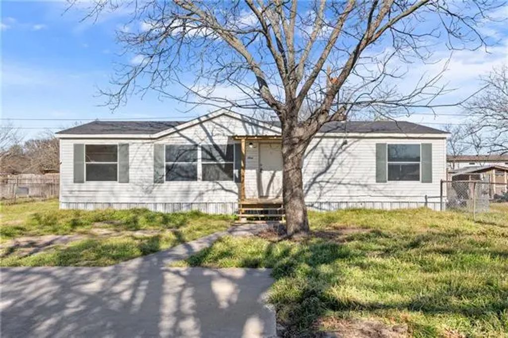 1615 Crockett Street, Bellmead