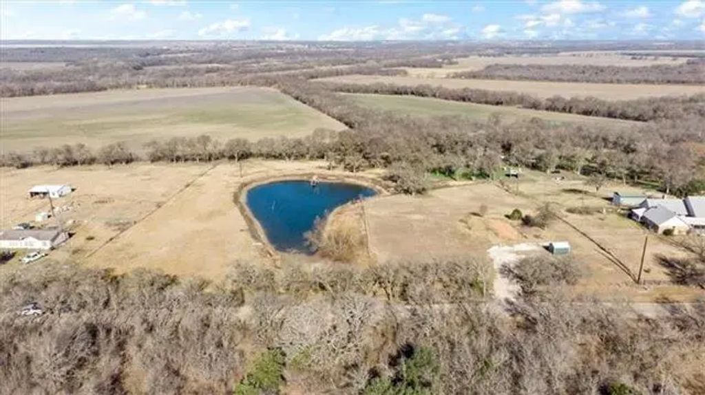 1430 Bays Road, Axtell