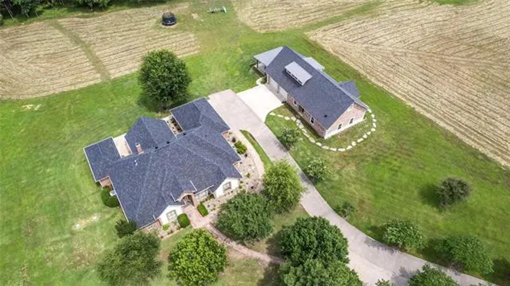 340 Private Road 5291, Yantis