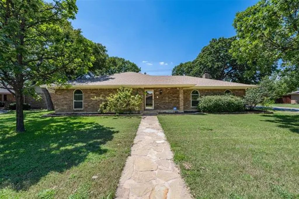 2012 Arlena Drive, Arlington