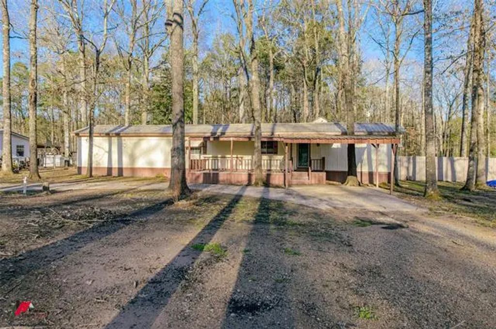 571 E Trails End, Haughton