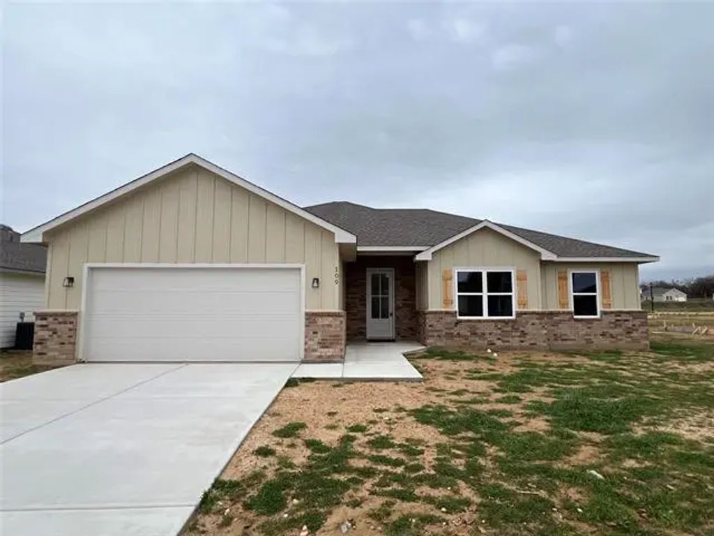109 Cooper Drive, Cleburne