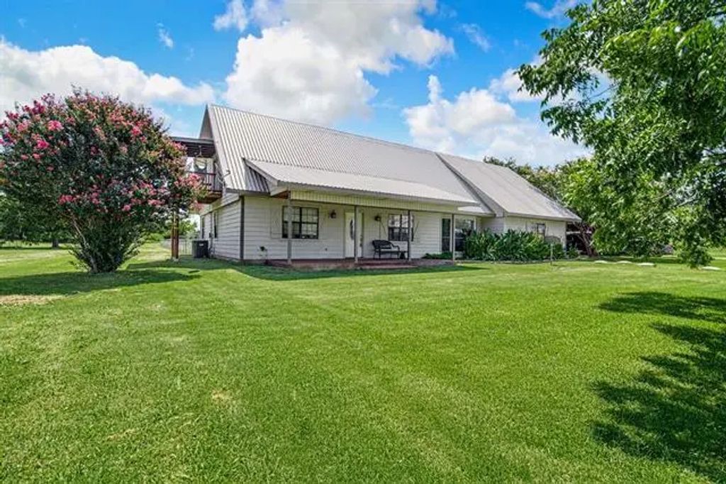 2022 Tepar Lane, Cleburne