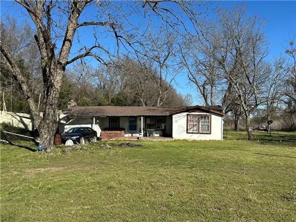 3738 N Hwy 14, Mexia
