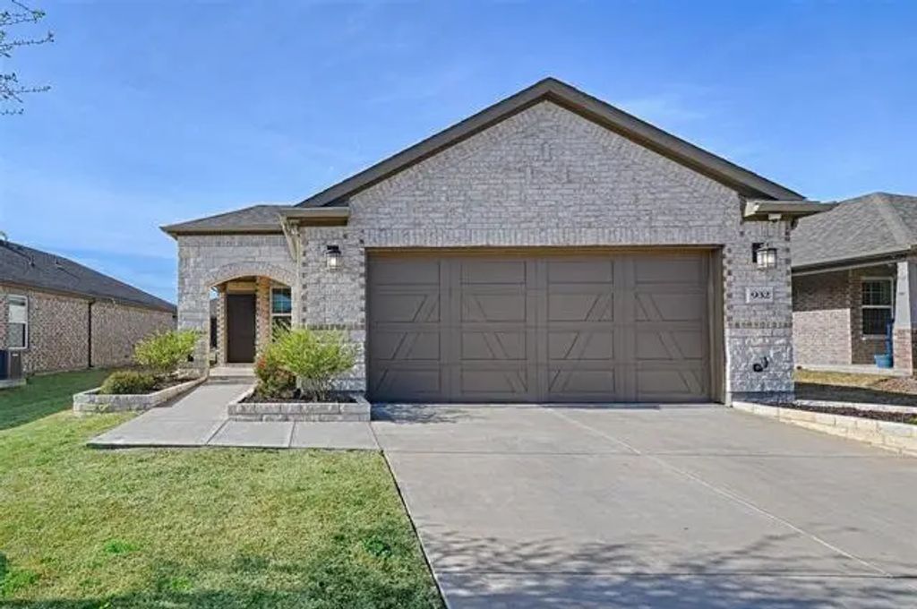 932 Hidden Eddy Drive, McKinney