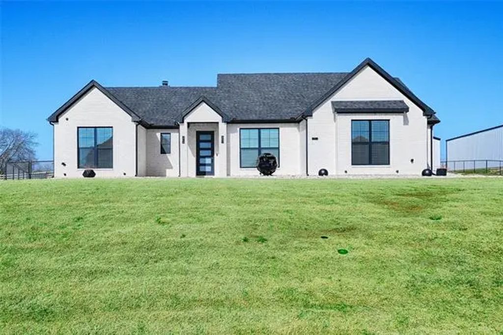 106 Gray Fox Court, Godley