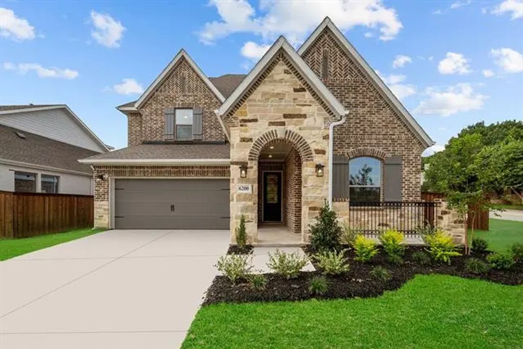 6200 Beacon Hill Way, Fort Worth