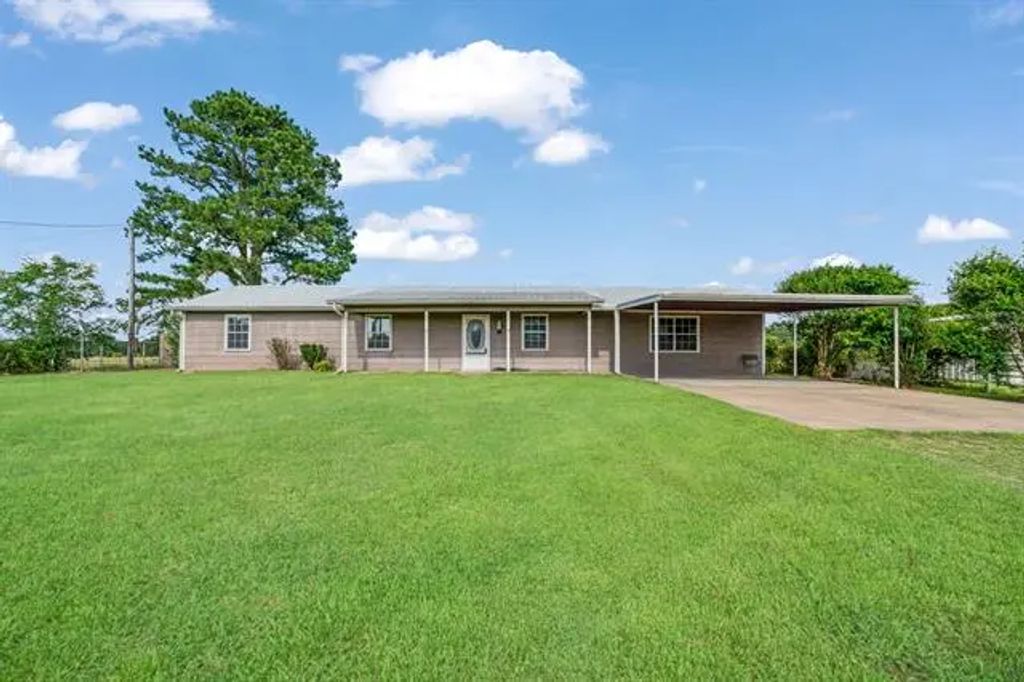 2320 County Road 44800, Blossom