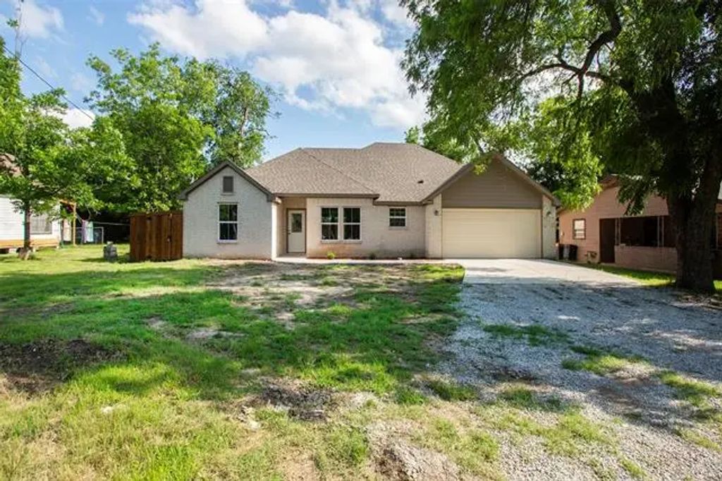 519 W James Street, Wills Point