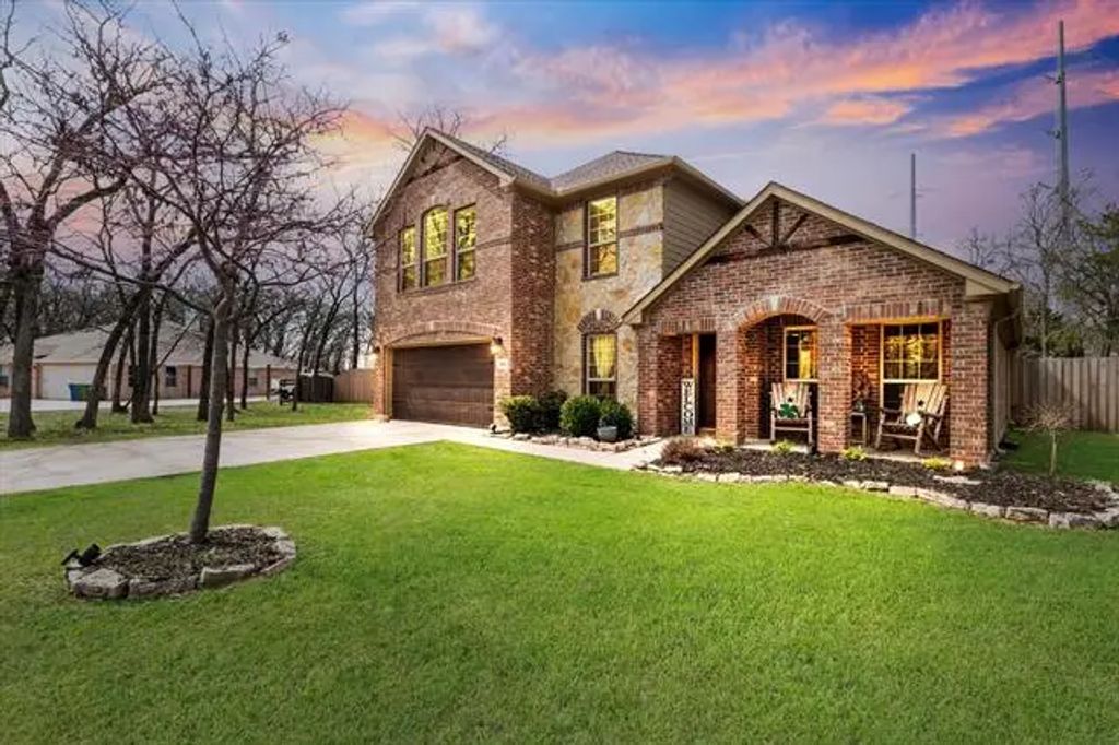 802 Sherry Lane S, Krugerville