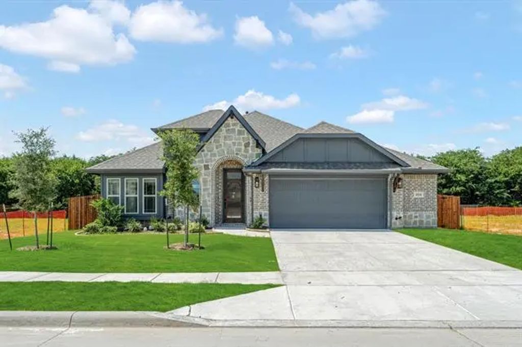 404 Chestnut Lane, Glenn Heights