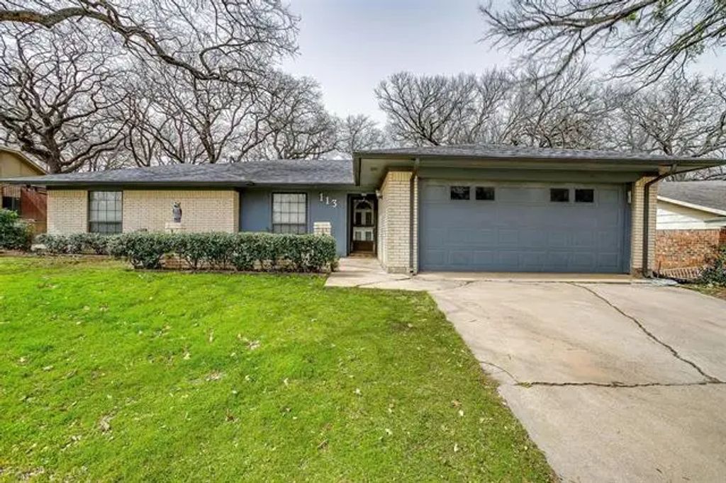 113 Clinton Street, Burleson