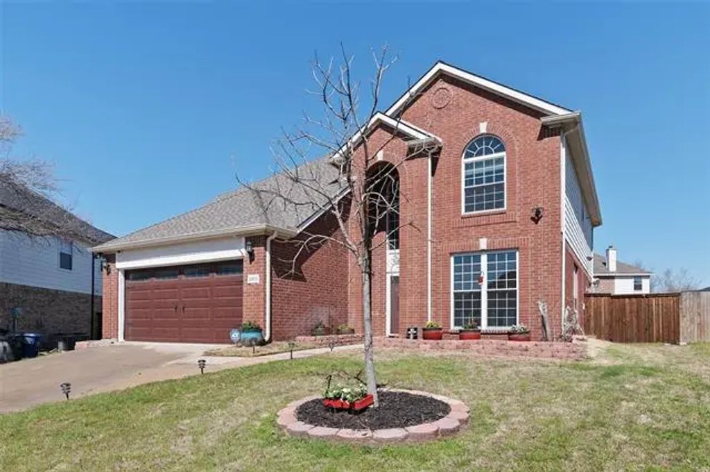 1005 Hay Stack Court, Little Elm