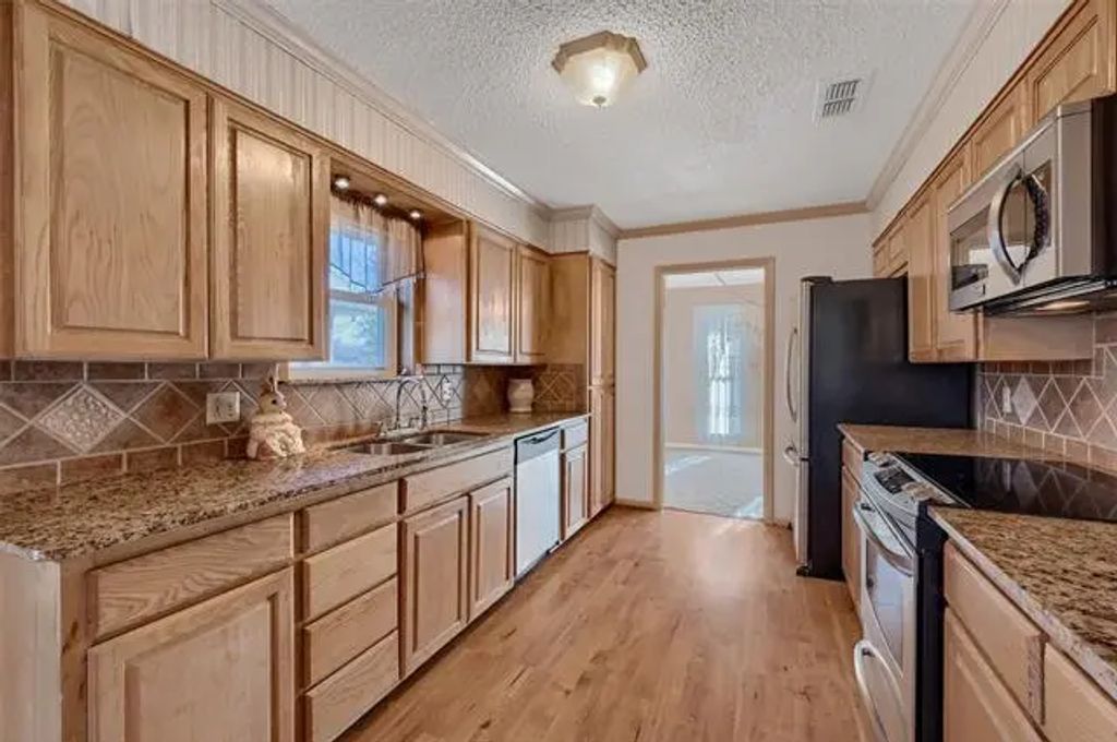 409 Holland Drive, Denison