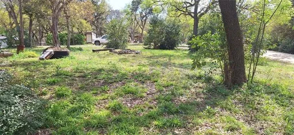111 County Road 1744 Trail, Clifton