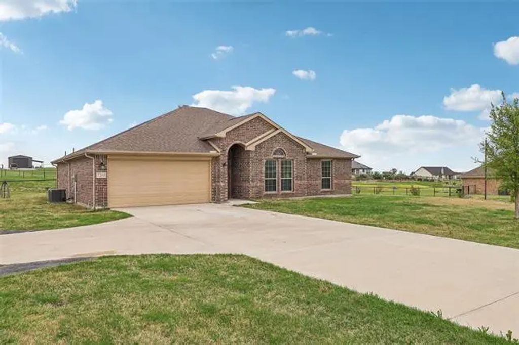 7203 Veal Station Road, Weatherford