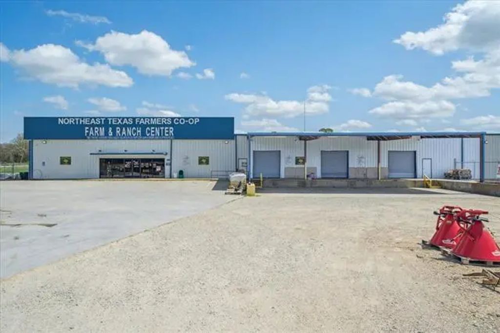 150 W Main Street, Clarksville