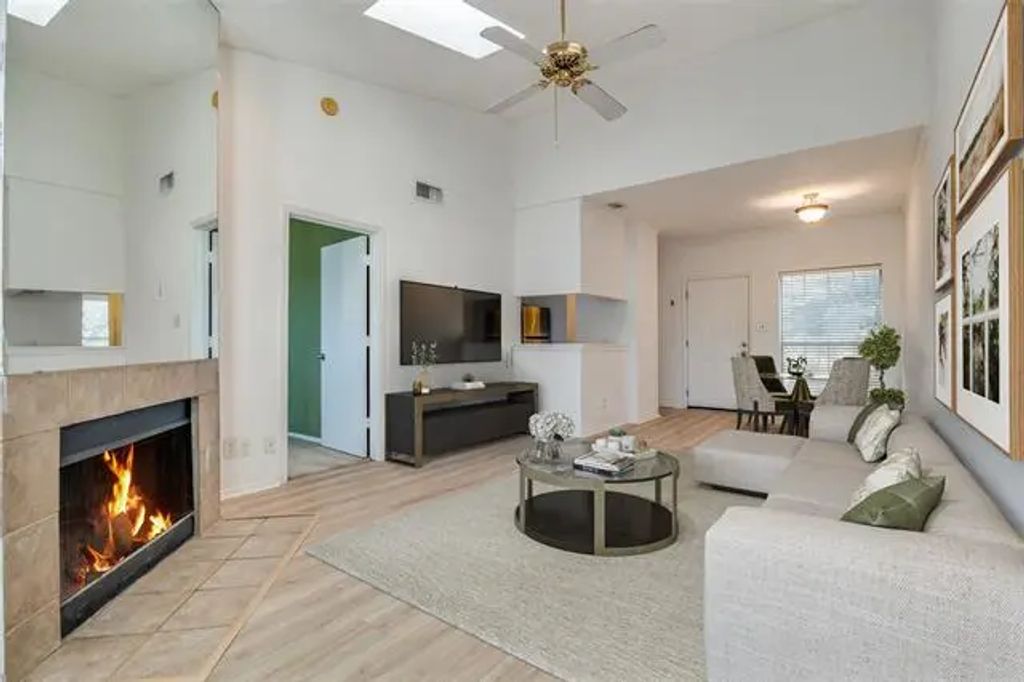 7151 Gaston Avenue 1109, Dallas