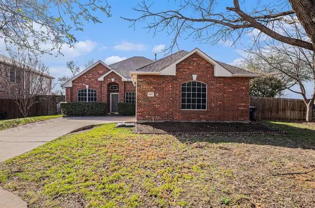 8477 Island Circle, Fort Worth
