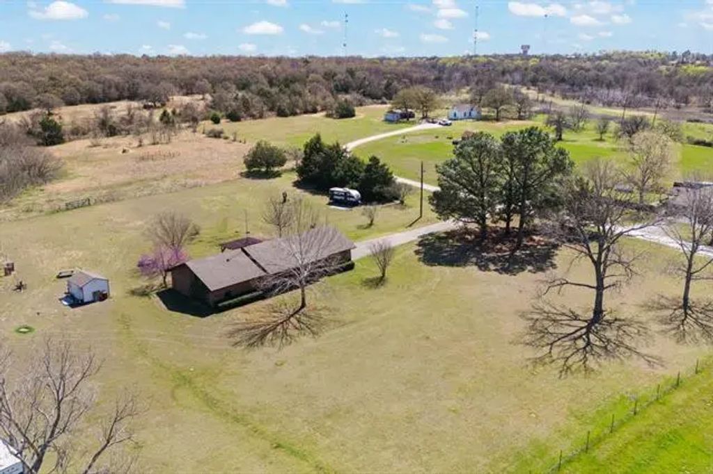 1133 County Road 426, Cleburne
