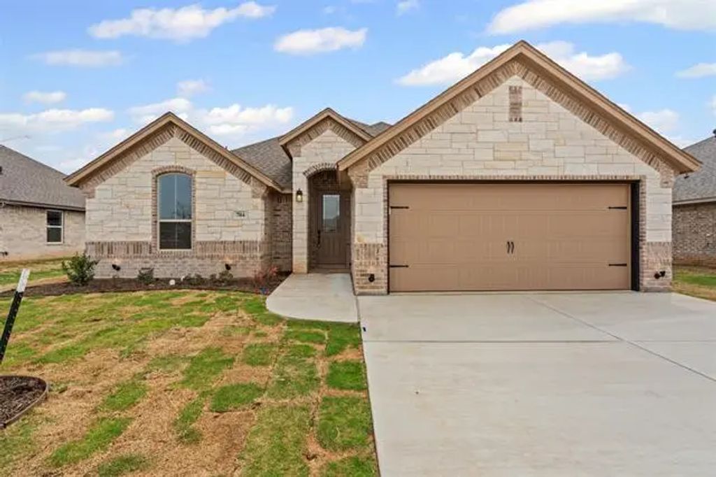 704 Jameson, Springtown