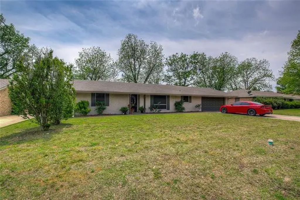 612 Plano Street, Sulphur Springs