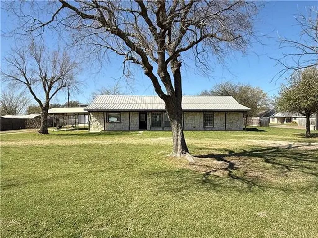 634 Randy Drive, Woodway