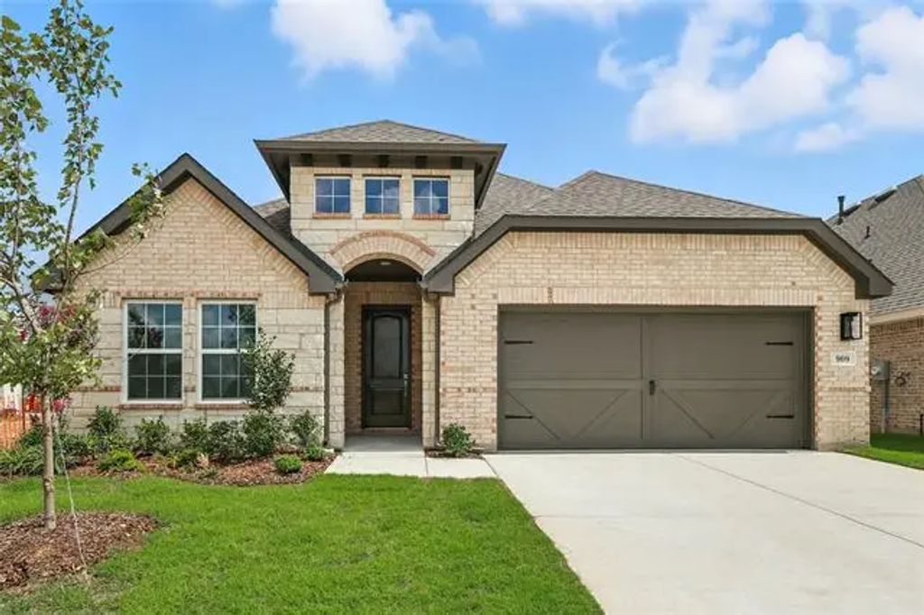 909 Schuberts Road, Justin