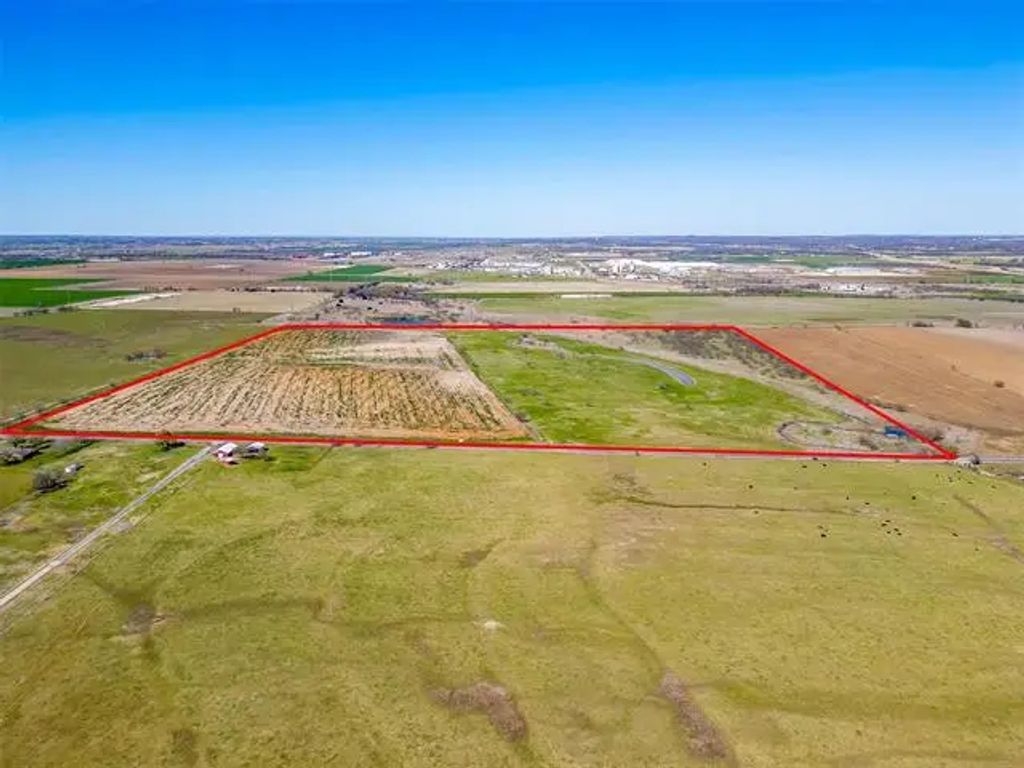 2048 County Road 1125, Cleburne