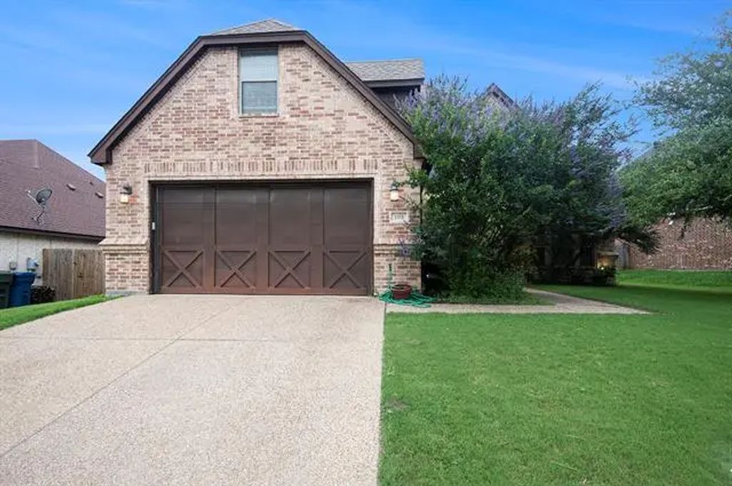 105 Champagne Drive, Aledo