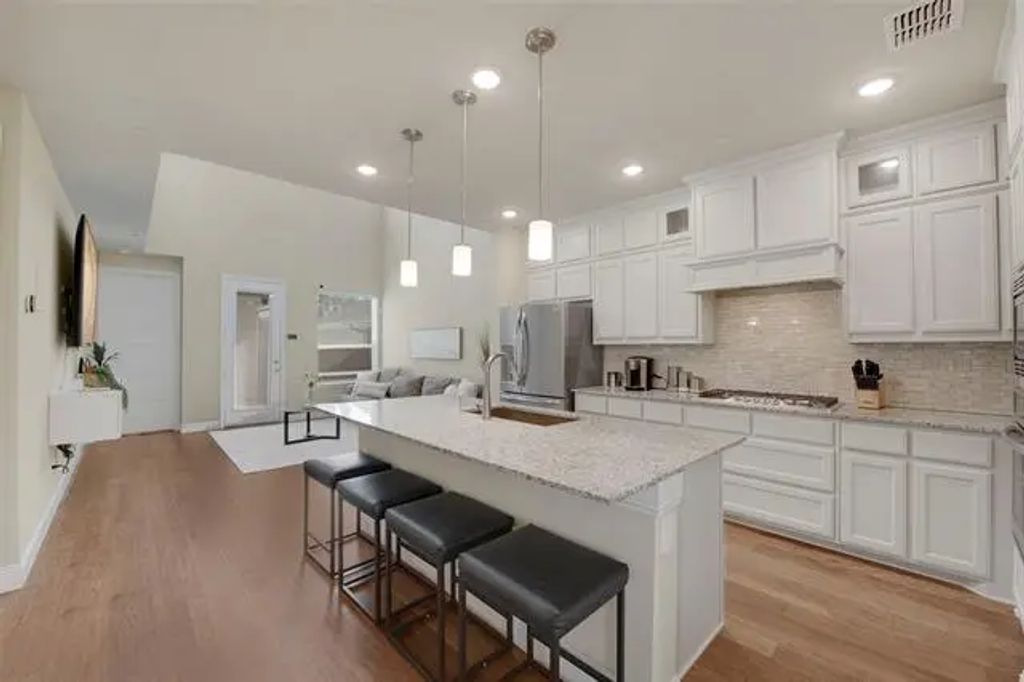 1016 Thomas Place, Carrollton
