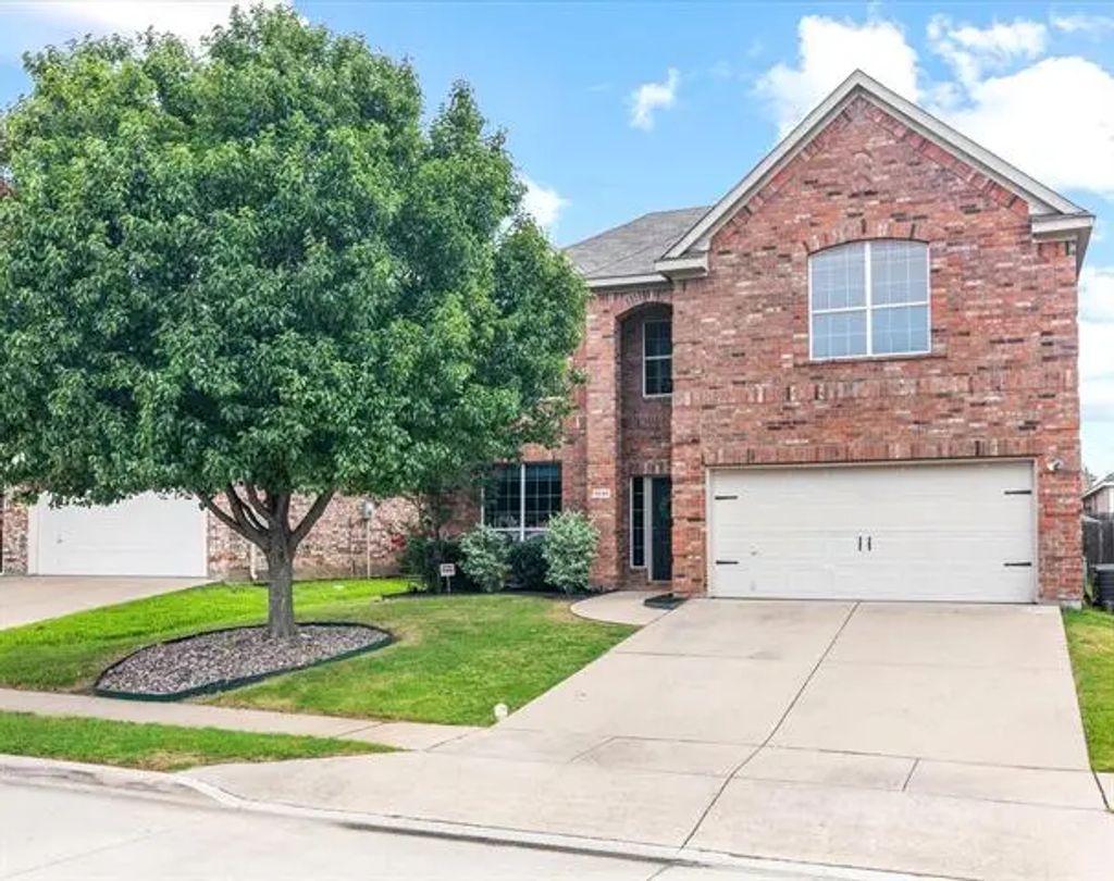 9545 Willow Branch Way, Fort Worth