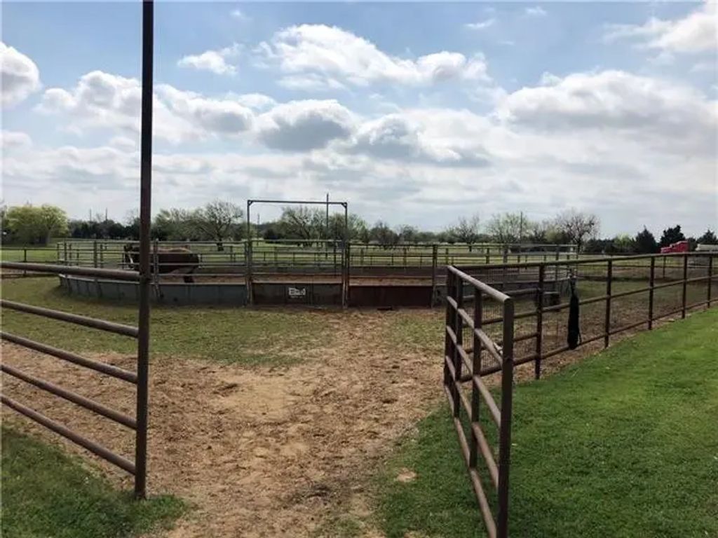 1000 &1019 Springhill Road, Aubrey