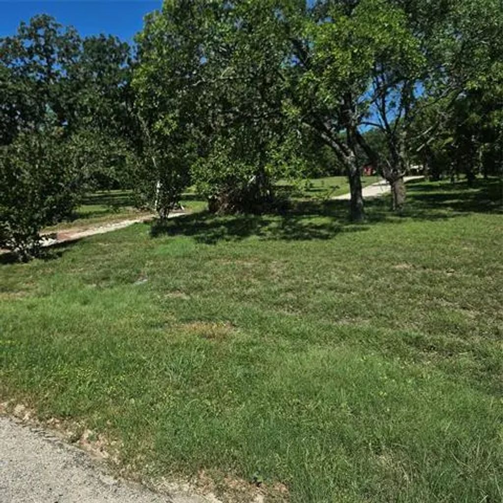 1661 County Road 3672, Springtown