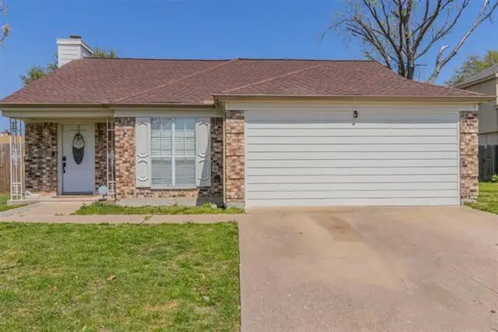 3705 Farm Field Lane, Fort Worth